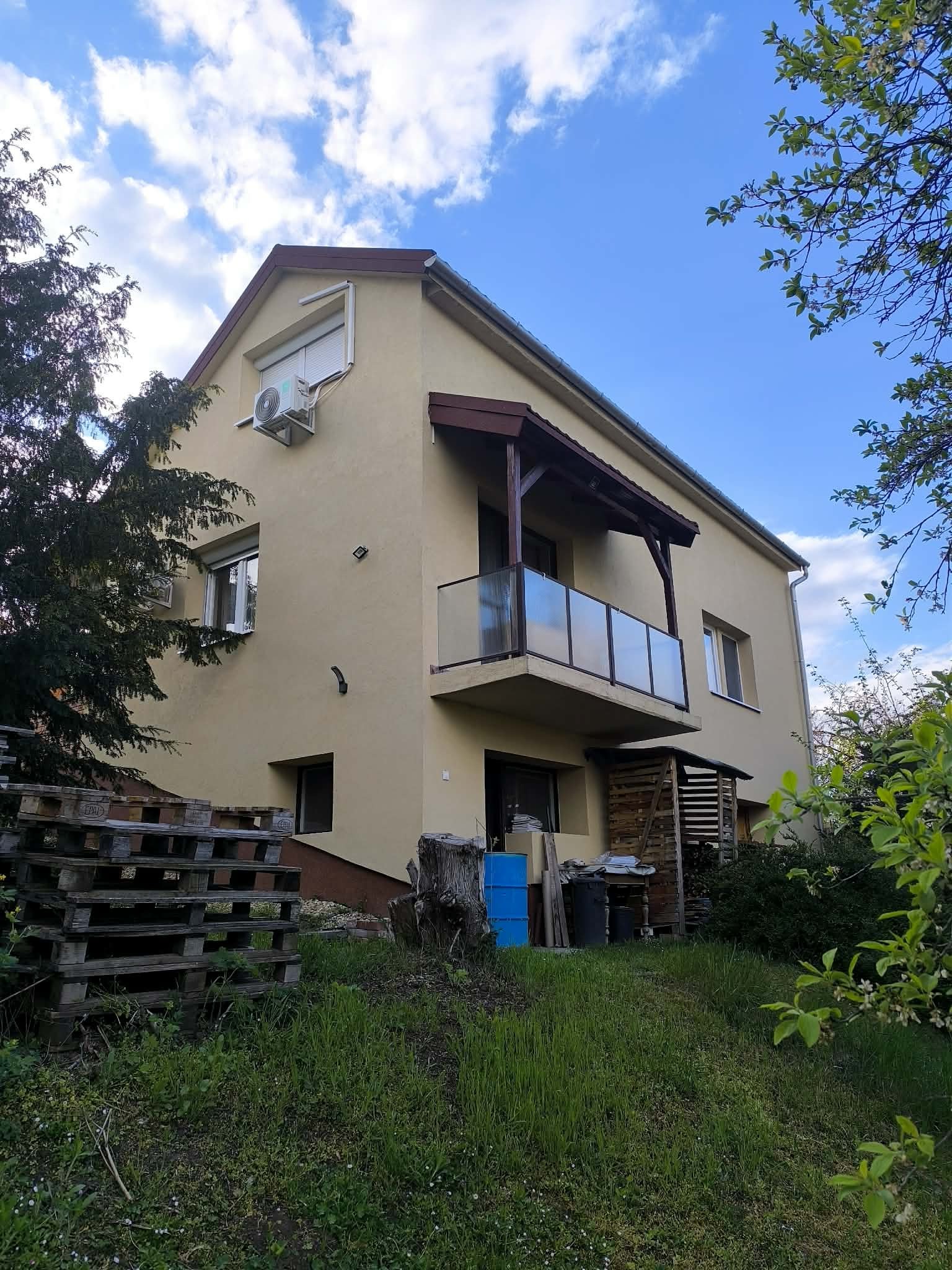 Tetőfelújítás Gerard fémlemezzel a péceli eladó házon